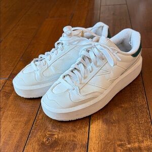 New Balance White and Green Women's Sneakers